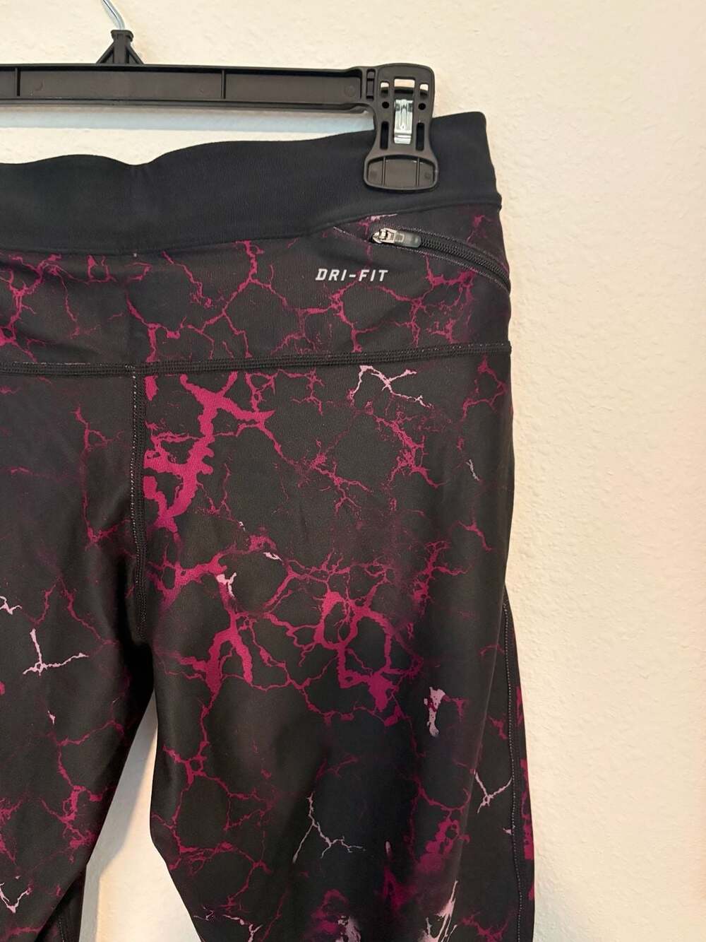 Nike Womens Printed Stay Warm Running Capri Pants Black/Purple - Picture 8 of 9